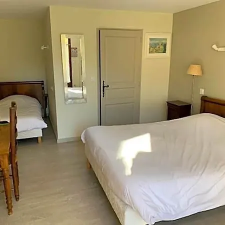 Au Sans Souci Hotel 2*