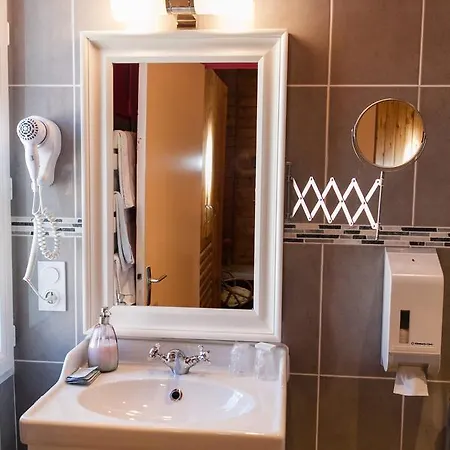 Au Sans Souci Hotel 2*